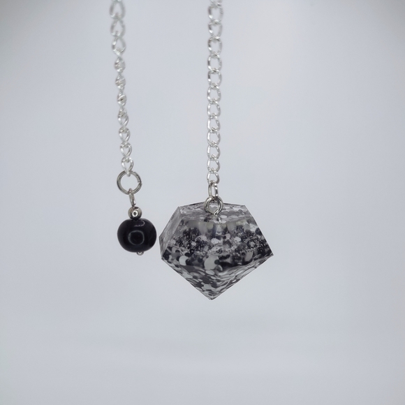 Classic Black and white dotted clear top handcrafted dowsing pendulum - Picture 7 of 11